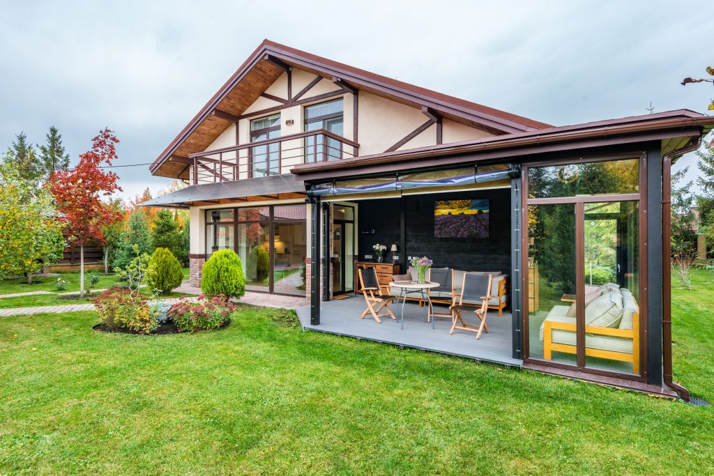 Comment fermer ta terrasse sans te tromper de solution ?